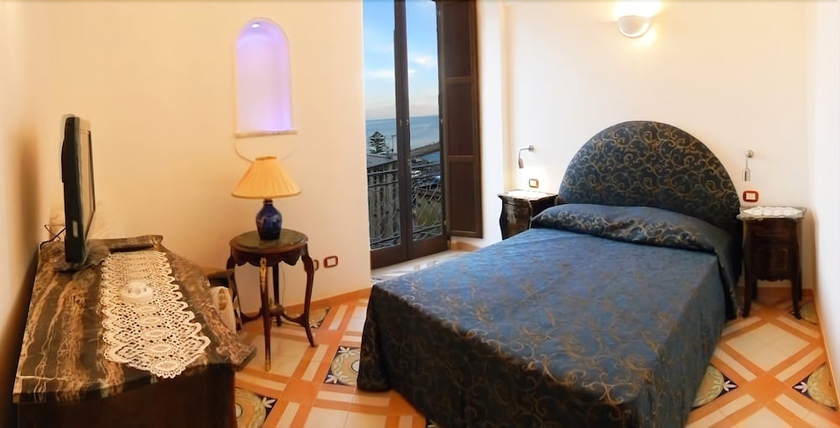 Imagen de la habitación del Hotel Croce Di Amalfi. Foto 14
