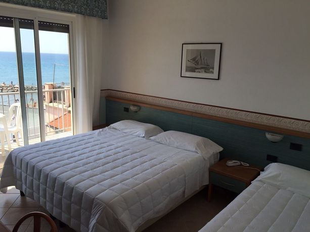 Imagen de la habitación del Hotel Croce Di Malta, IMPERIA. Foto 9