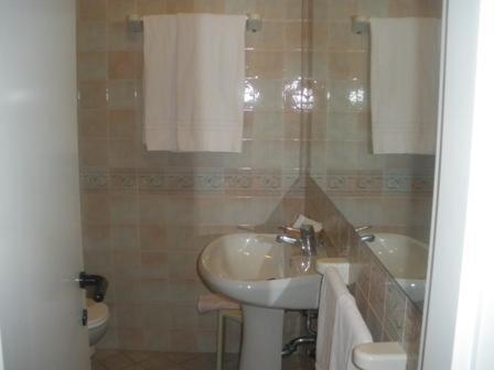 Imagen de la habitación del Hotel Crocenzi. Foto 6