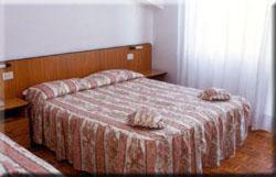 Imagen de la habitación del Hotel Crocenzi. Foto 8