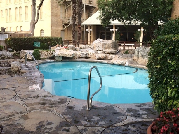 Imagen de la piscina del Hotel Crockett. Foto 13