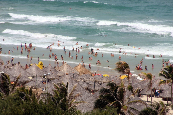 Imagen de los exteriores del Hotel Crocobeach. Foto 14