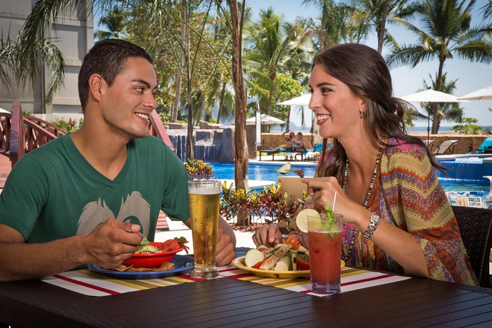 Imagen de la piscina del Hotel Crocs Resort and Casino. Foto 14