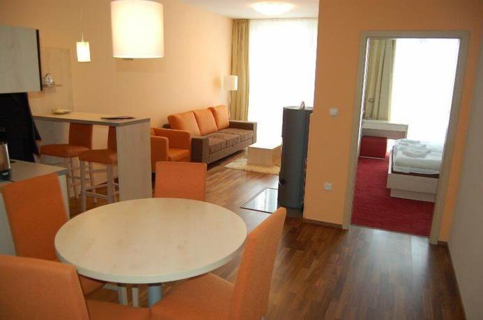 Imagen de la habitación del Hotel Crocus. Foto 10