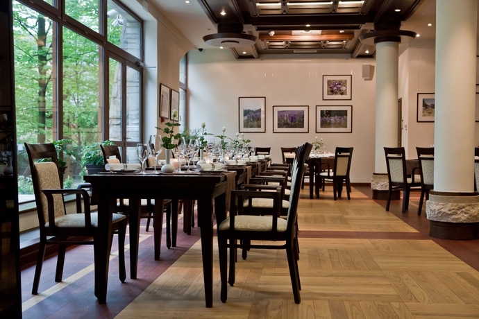 Imagen del bar/restaurante del Hotel Crocus. Foto 7