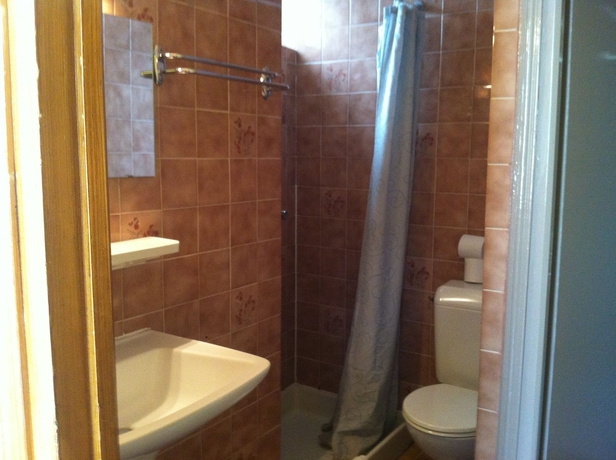 Imagen de la habitación del Hotel Croix De Malte. Foto 2