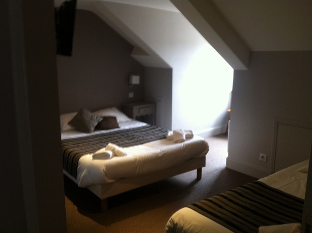 Imagen de la habitación del Hotel Croix De Malte. Foto 4