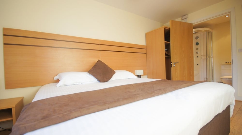 Imagen de la habitación del Hotel Crompton Court. Foto 2