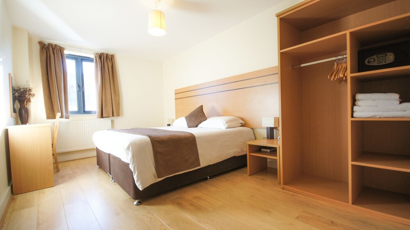 Imagen de la habitación del Hotel Crompton Court. Foto 7