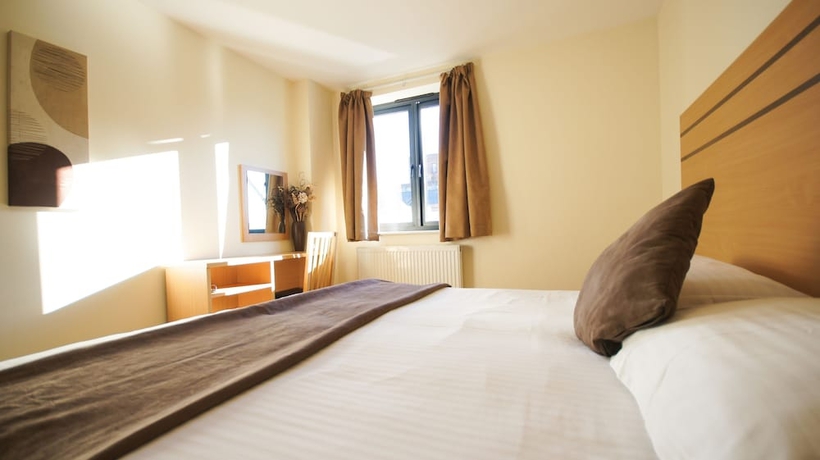 Imagen de la habitación del Hotel Crompton Court. Foto 8