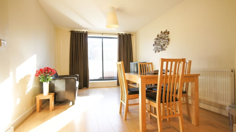 Imagen de la habitación del Hotel Crompton Court. Foto 9