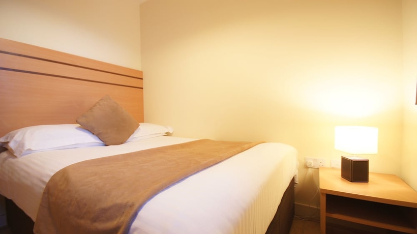 Imagen de la habitación del Hotel Crompton Court. Foto 12