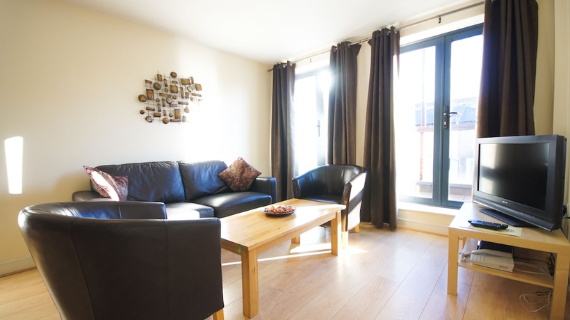 Imagen de la habitación del Hotel Crompton Court. Foto 18