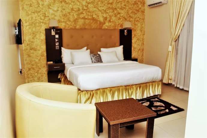 Imagen de la habitación del Hotel C\'rons and Suites. Foto 3