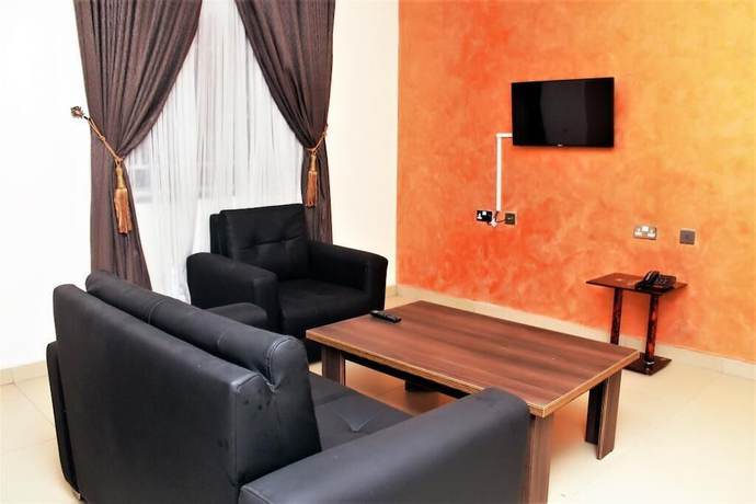 Imagen de la habitación del Hotel C\'rons and Suites. Foto 5