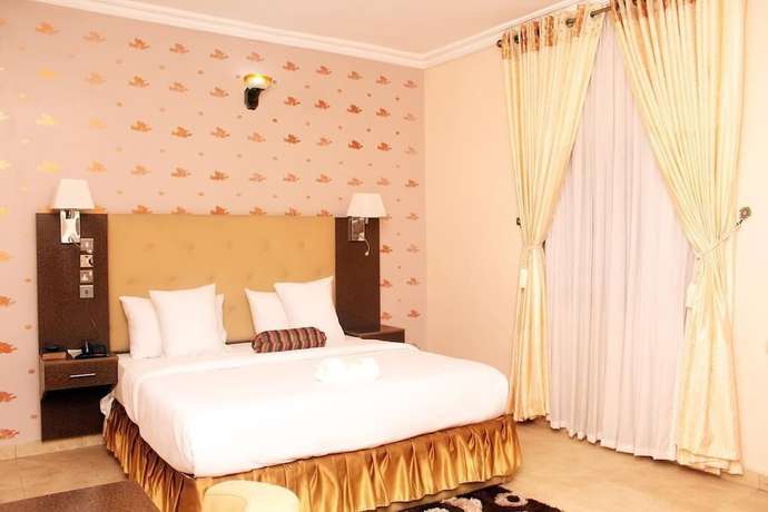 Imagen de la habitación del Hotel C\'rons and Suites. Foto 9