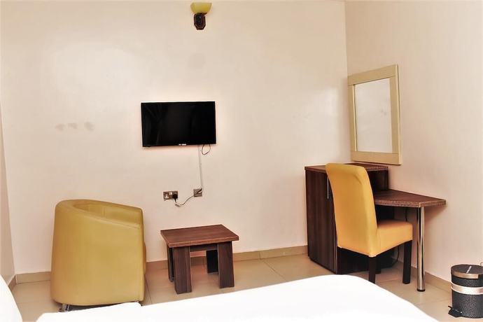 Imagen de la habitación del Hotel C\'rons and Suites. Foto 12