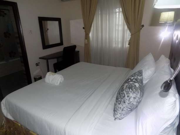 Imagen de la habitación del Hotel C\'rons and Suites. Foto 14