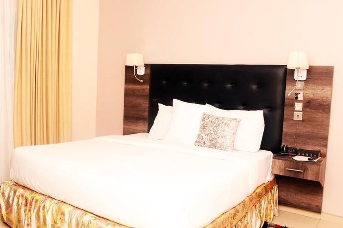 Imagen de la habitación del Hotel C\'rons and Suites. Foto 15