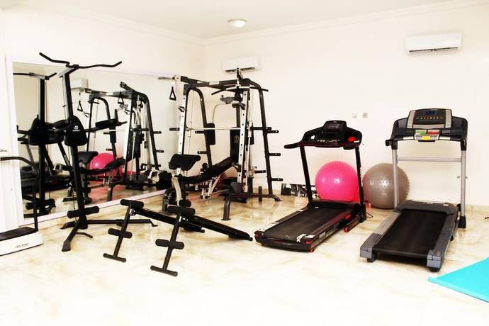 Imagen de los interiores del Hotel C\'rons and Suites. Foto 18