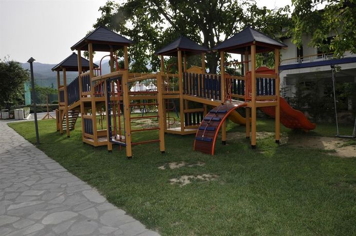 Imagen de la piscina del Hotel Cronwell Platamon Resort. Foto 15