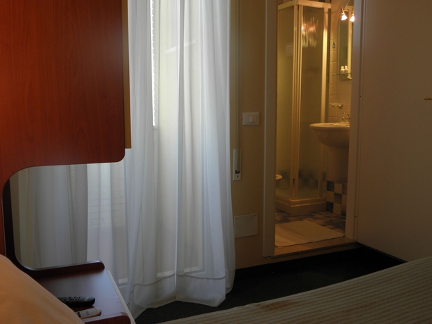 Imagen de la habitación del Hotel Crosal. Foto 7