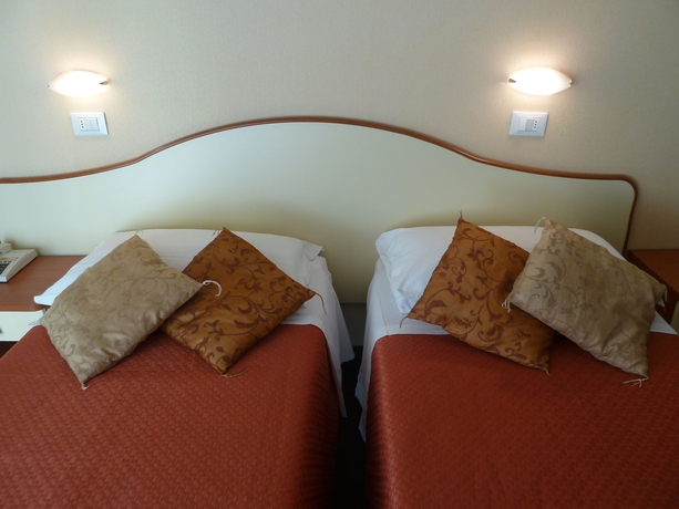 Imagen de la habitación del Hotel Crosal, Rimini. Foto 5