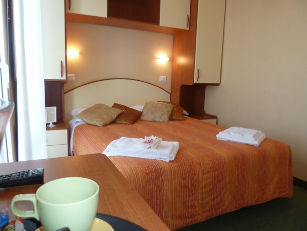 Imagen de la habitación del Hotel Crosal, Rimini. Foto 11