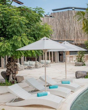 Imagen de la piscina del Hotel Cross Bali Breakers. Foto 19