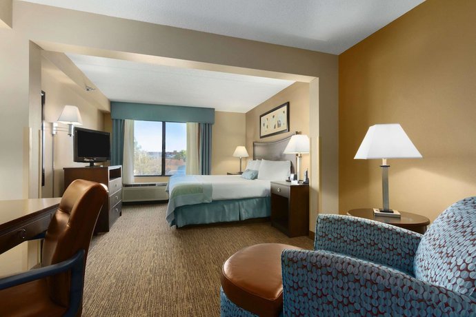 Imagen de la habitación del Hotel Cross Creek Inn & Suites. Foto 5