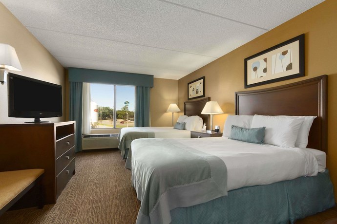 Imagen de la habitación del Hotel Cross Creek Inn & Suites. Foto 7