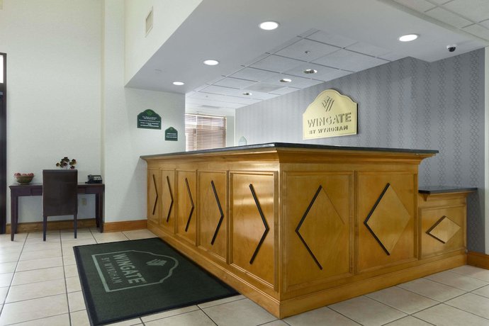 Imagen de los interiores del Hotel Cross Creek Inn & Suites. Foto 8