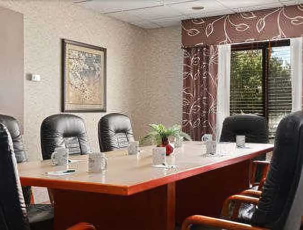 Imagen de los interiores del Hotel Cross Creek Inn & Suites. Foto 10