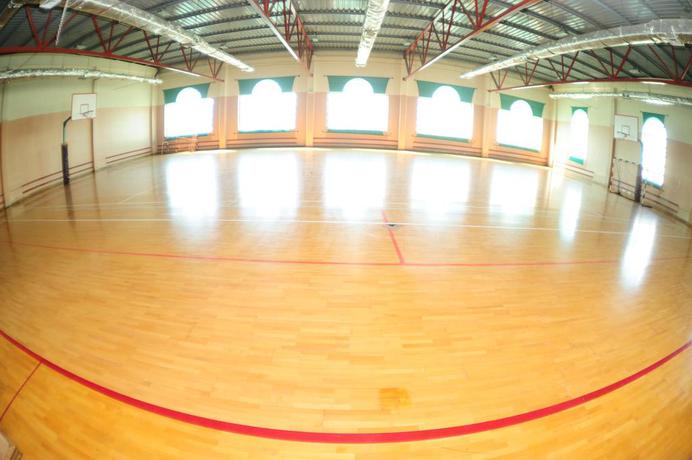 Imagen de los interiores del Hotel Cross Health Center. Foto 9