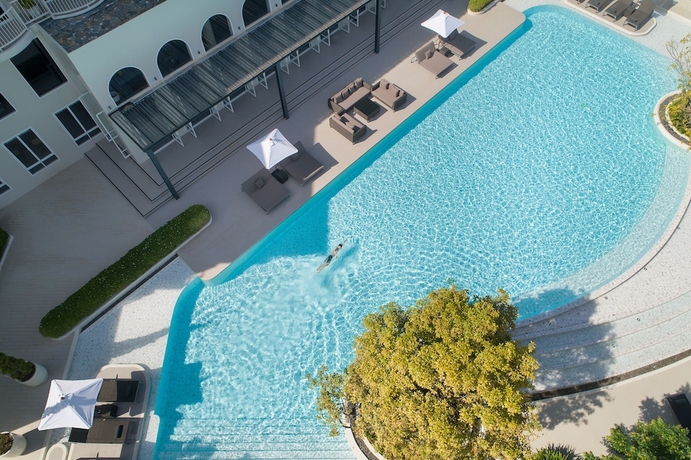 Imagen de la piscina del Hotel Cross Pattaya Pratamnak. Foto 19