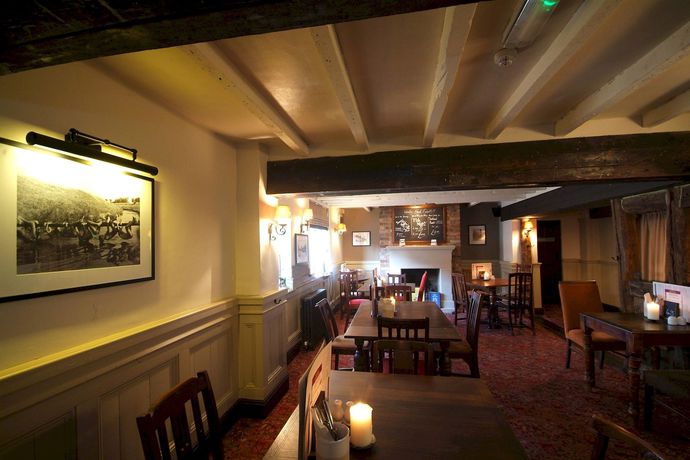 Imagen del bar/restaurante del Hotel Cross Roads By Greene King Inns. Foto 3