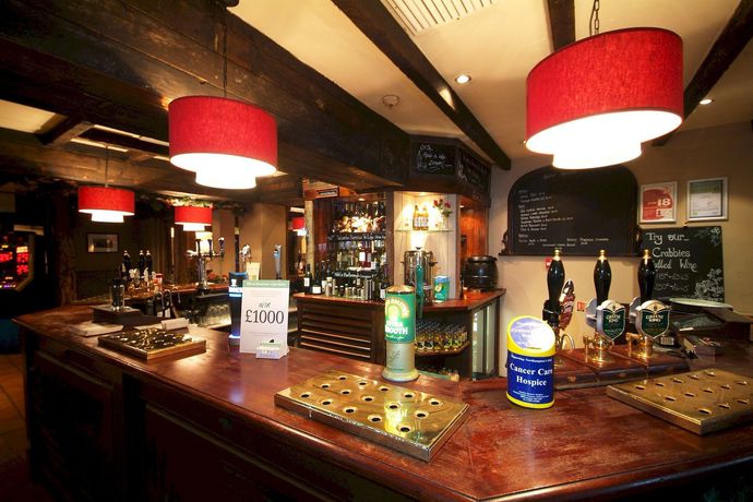 Imagen de los exteriores del Hotel Cross Roads By Greene King Inns. Foto 16