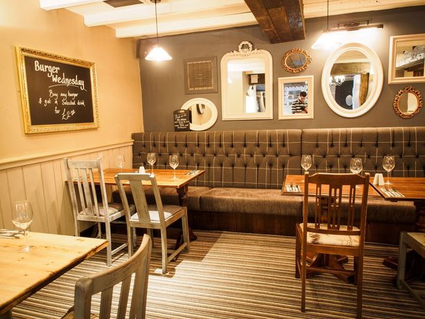 Imagen del bar/restaurante del Hotel Cross Roads By Greene King Inns. Foto 5