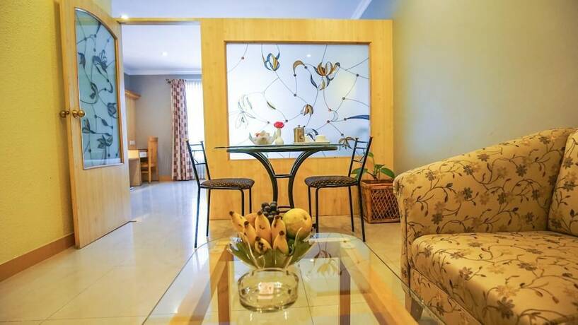 Imagen general del Hotel Cross Roads Inn. Foto 2