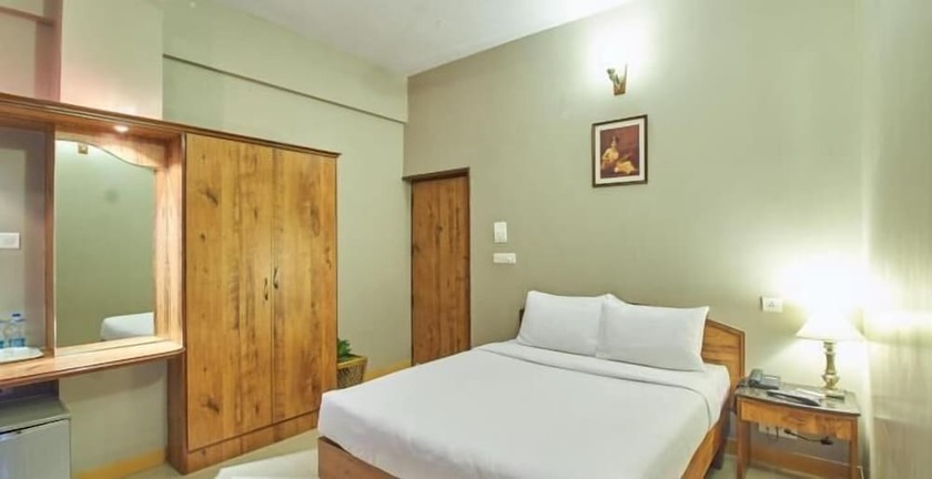 Imagen general del Hotel Cross Roads Inn. Foto 3