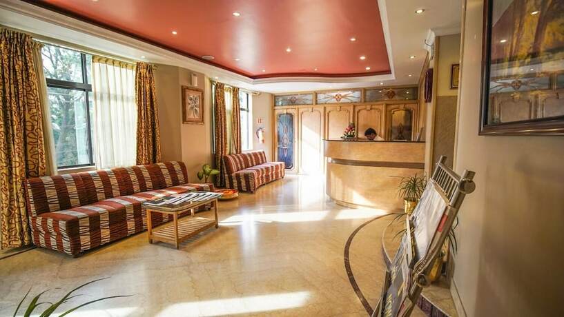 Imagen general del Hotel Cross Roads Inn. Foto 7