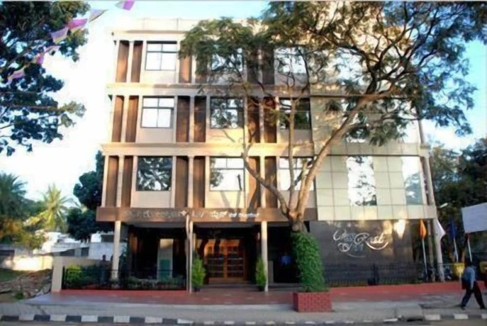 Imagen general del Hotel Cross Roads Inn. Foto 10