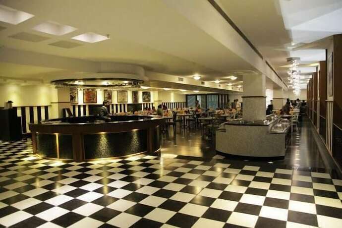 Imagen general del Hotel Cross Roads Inn. Foto 11