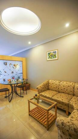 Imagen general del Hotel Cross Roads Inn. Foto 12