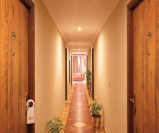 Imagen general del Hotel Cross Roads Inn. Foto 15