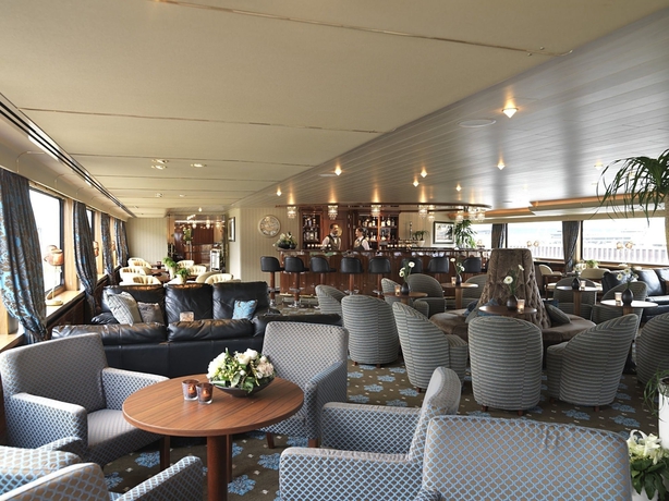 Imagen de los interiores del Hotel Crossgates Hotelship Osthafen - Frankfurt. Foto 12