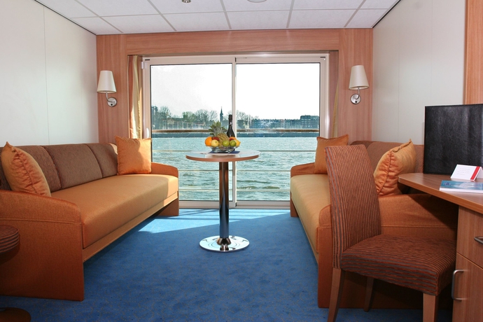 Imagen de los interiores del Hotel Crossgates Hotelship Osthafen - Frankfurt. Foto 13
