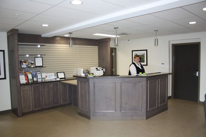 Imagen de los interiores del Hotel Crossroads Inn And Suites. Foto 19