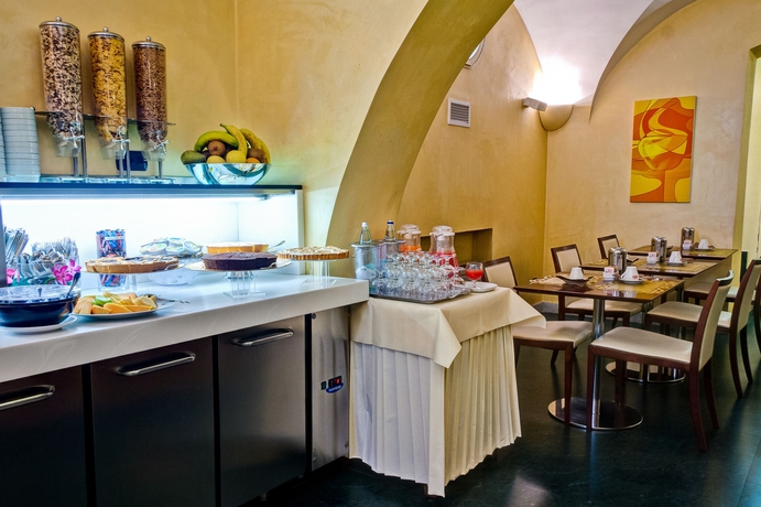 Imagen del bar/restaurante del Hotel Crosti. Foto 6