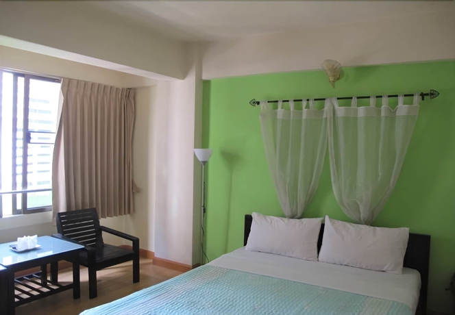 Imagen de la habitación del Hotel Crown BTS Nana. Foto 8